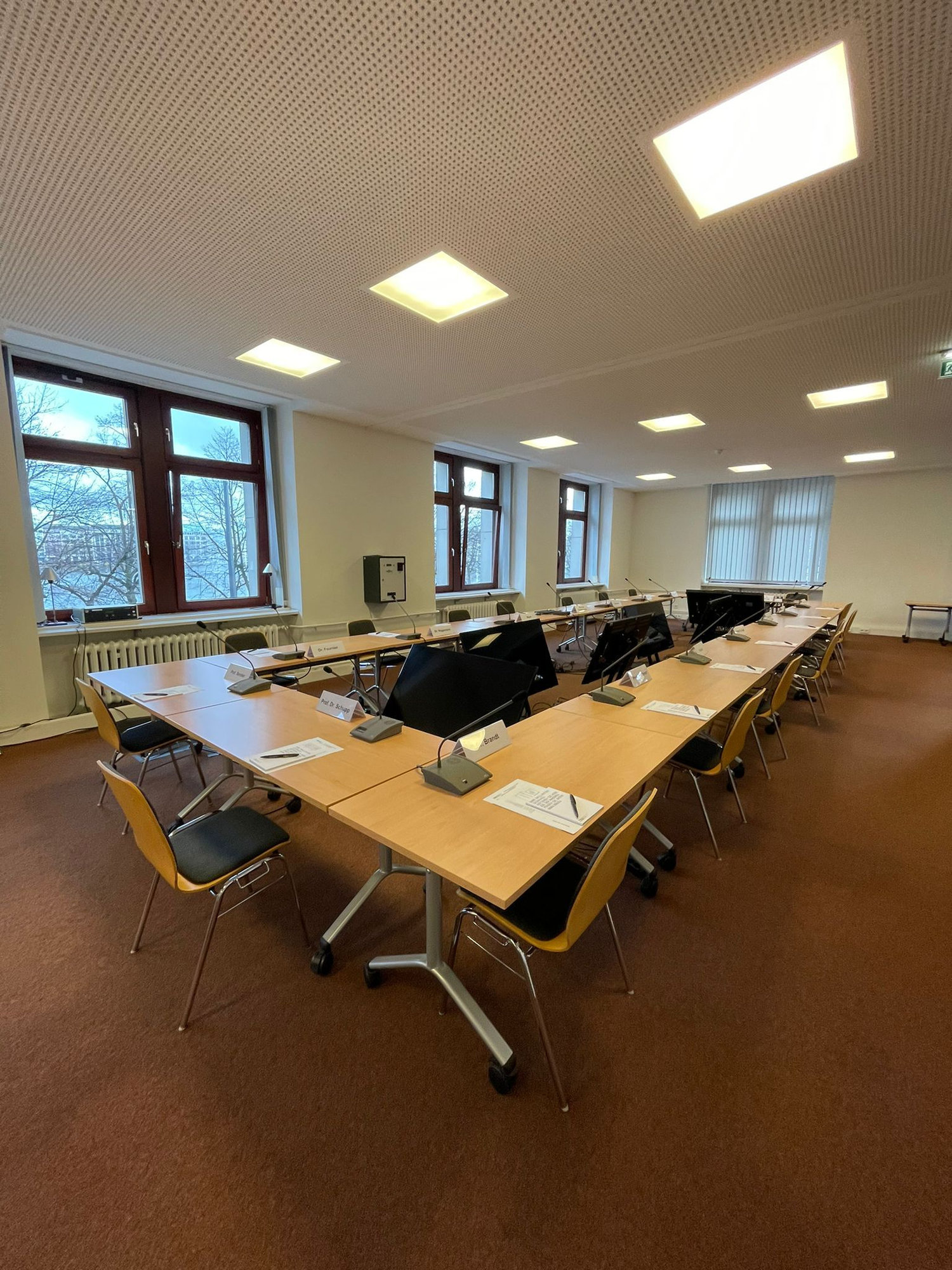 Beiratssitzung mit Flatscreens plus Postersessions